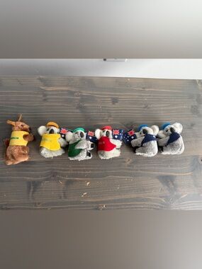 6 vintage clip on little dudes